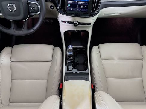 Used 2024 Volvo XC40 B5 Plus w/ Climate Package AWD/4WD image 16