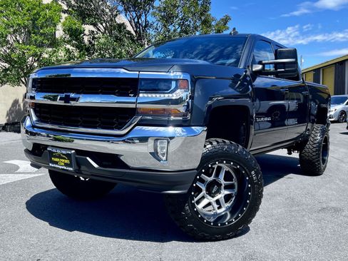 Used 2018 Chevrolet Silverado 1500 LT w/ LT Eassist Package AWD/4WD image 2
