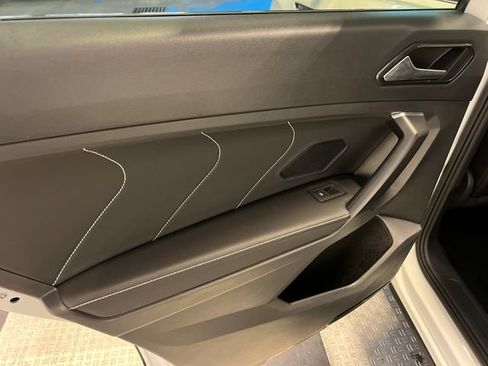Certified 2023 Volkswagen Tiguan SE w/ Panoramic Sunroof Package FWD image 17