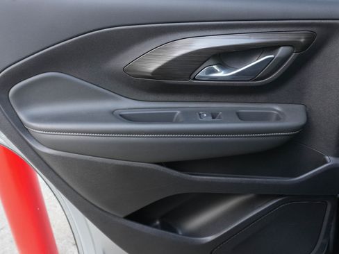 Used 2024 GMC Terrain SLE w/ Driver Convenience Package image 27