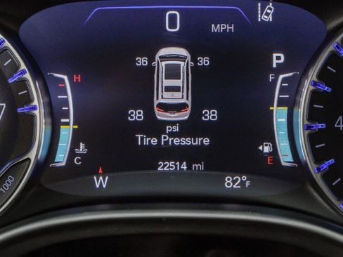 Used 2022 Chrysler Pacifica Touring-L image 18