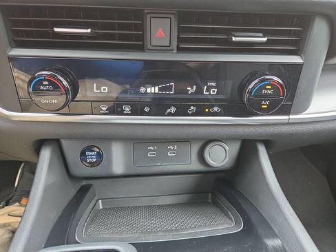 Certified 2025 Nissan Rogue SV FWD image 25