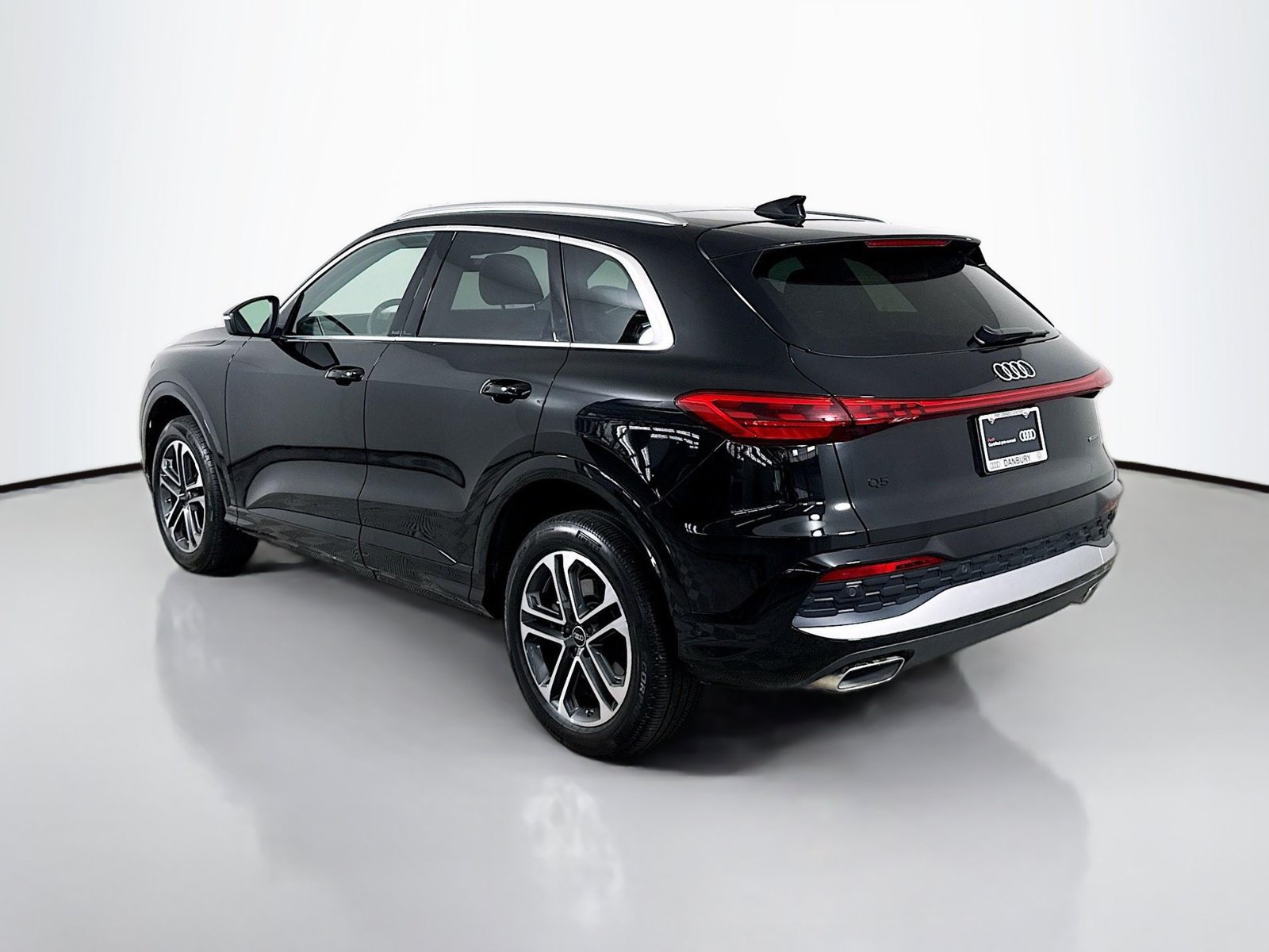Used 2025 Audi Q5 Premium w/ Convenience Package AWD/4WD image 3