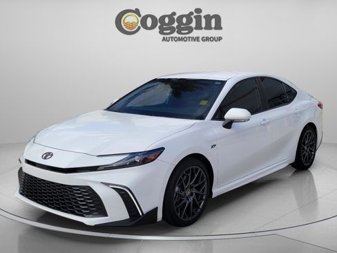 Certified 2025 Toyota Camry SE w/ Convenience Package FWD image 1