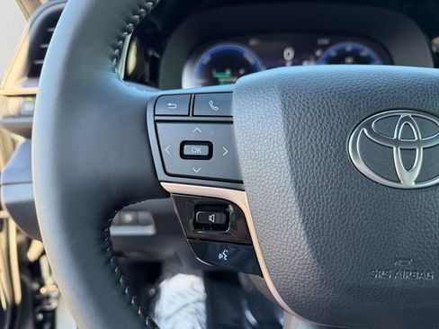 Used 2026 Toyota Crown XLE image 21