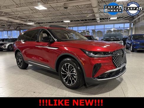 Used 2025 Lincoln Nautilus Premier w/ Equipment Group 102A image 2