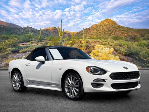 Used 2019 FIAT 124 Spider Lusso w/ Convenience Group RWD image 2