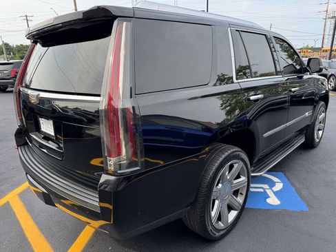 Used 2020 Cadillac Escalade Luxury AWD/4WD image 5