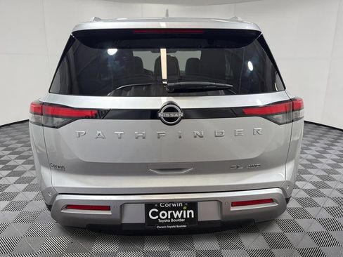 Used 2025 Nissan Pathfinder SL AWD/4WD image 5