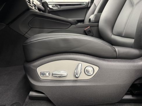 Certified 2026 Porsche Macan AWD/4WD image 33