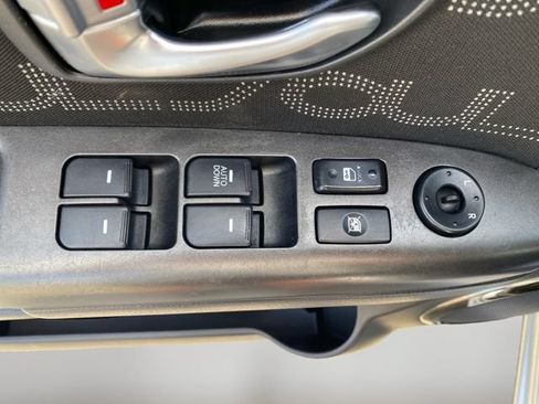 Used 2013 Kia Soul + w/ Audio Pkg FWD image 17