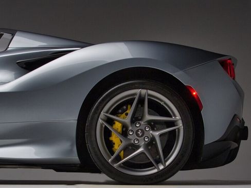 Used 2021 Ferrari F8 Tributo RWD image 9