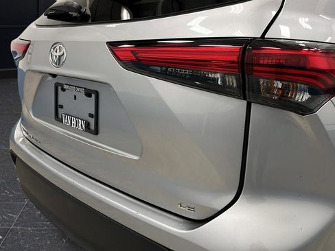 Used 2023 Toyota Highlander LE image 36