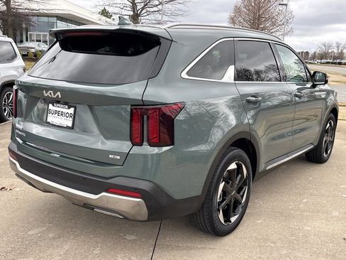 Used 2025 Kia Sorento EX image 3