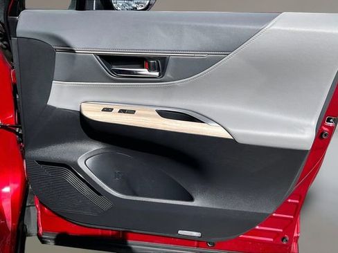 Used 2024 Toyota Venza Limited image 25