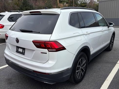 Used 2020 Volkswagen Tiguan SE w/ Panoramic Sunroof Package image 6