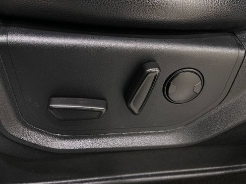 Used 2019 Ford F150 Lariat w/ Equipment Group 502A Luxury AWD/4WD image 17