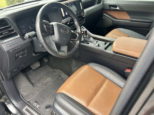Used 2024 Lexus GX 550 w/ Accessory Package (Z1) AWD/4WD image 15