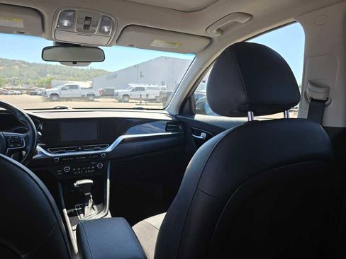 Used 2022 Kia Niro LXS FWD image 14