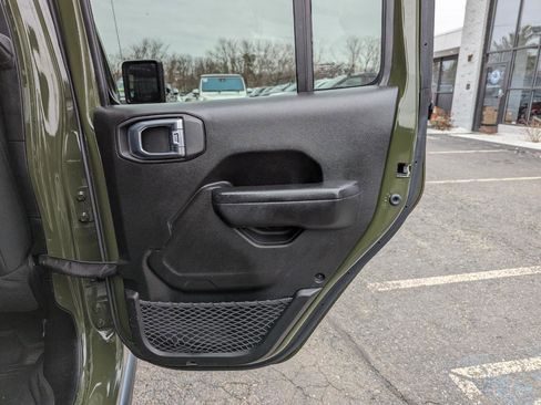 Used 2023 Jeep Gladiator Sport image 34