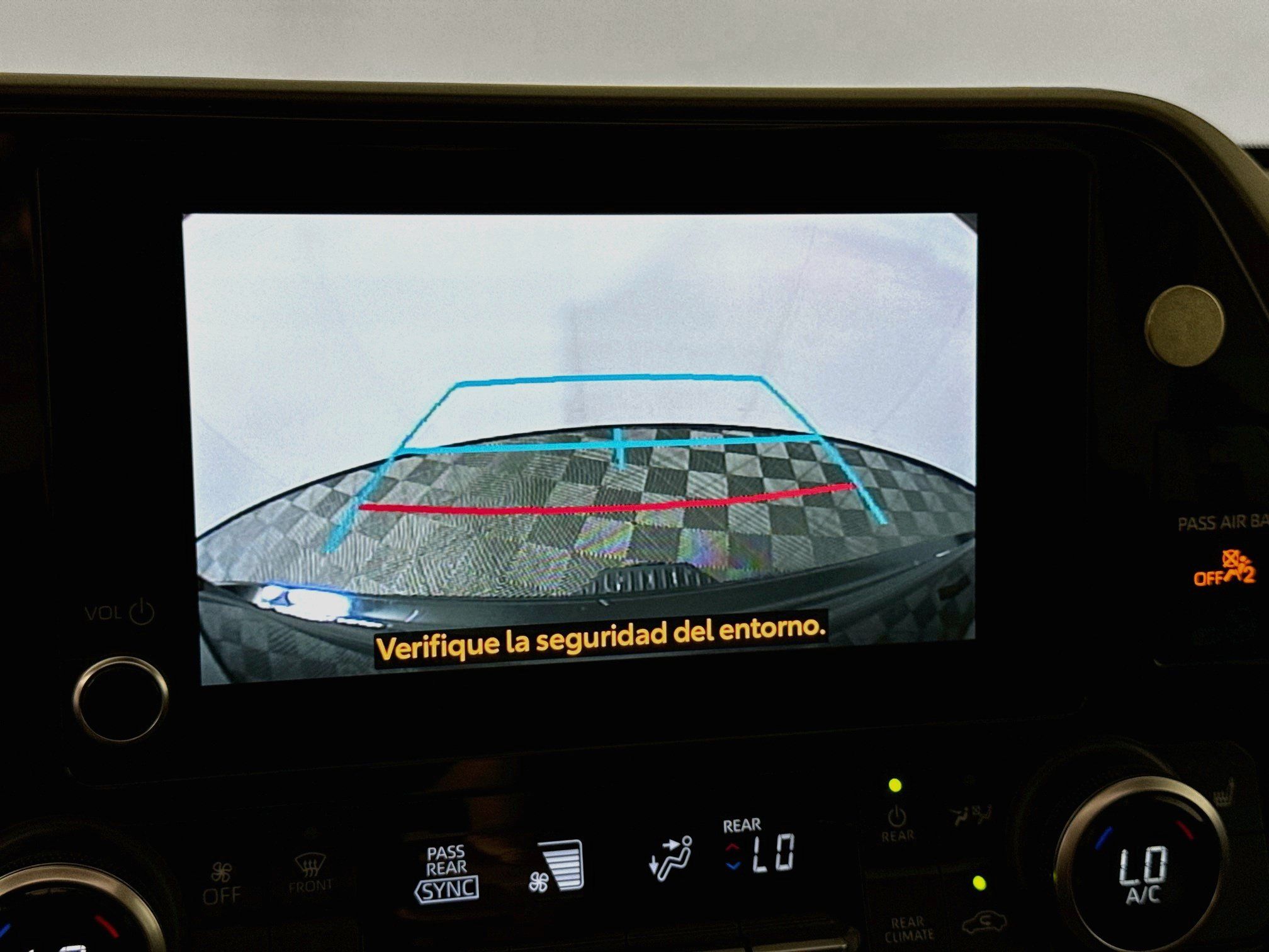 Used 2024 Toyota Highlander XLE AWD/4WD image 17