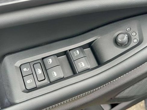 Used 2024 Jeep Grand Cherokee L Laredo AWD/4WD image 24