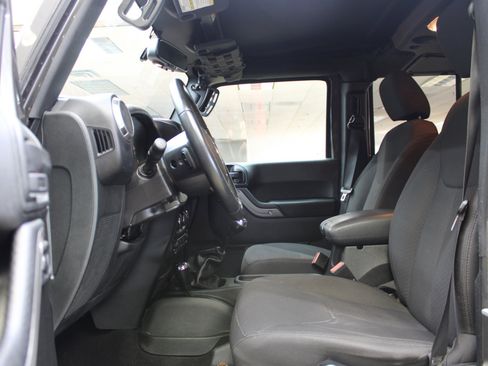 Used 2018 Jeep Wrangler Unlimited Sport S image 30