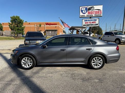 Used 2017 Volkswagen Passat 1.8T S FWD image 2