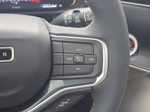 Used 2024 Jeep Wagoneer 4WD w/ Premium Group I image 26