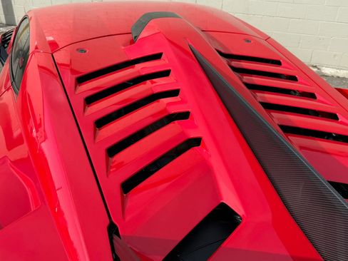 Used 2022 Lamborghini Huracan STO image 18