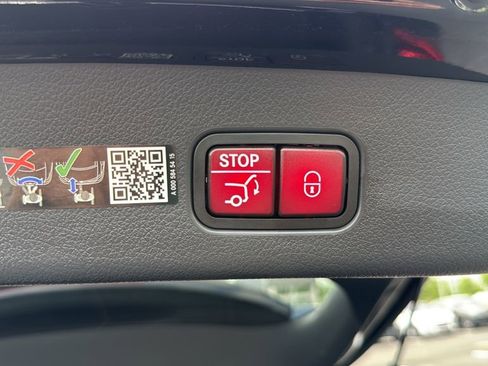 Used 2025 Mercedes-Benz GLC 350e 4MATIC image 28