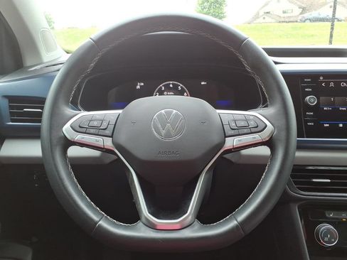 Used 2023 Volkswagen Taos SE FWD image 17