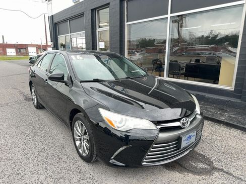 Used 2016 Toyota Camry XLE w/ Moonroof Package FWD image 1
