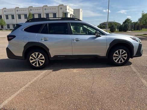 Used 2025 Subaru Outback Premium image 4