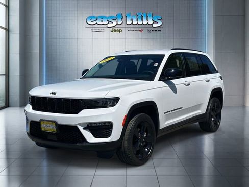Certified 2023 Jeep Grand Cherokee Limited w/ Black Appearance Package AWD/4WD image 7