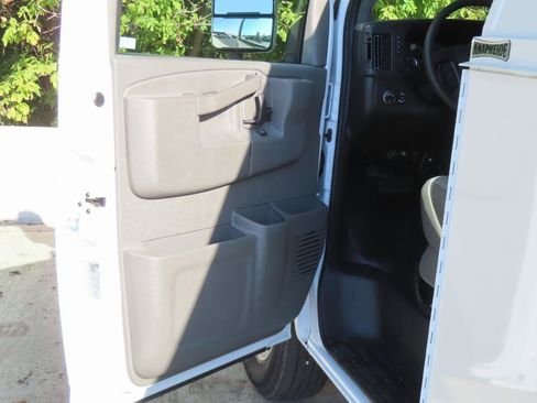 New 2025 Chevrolet Express 3500 KNAPHEIDE 56 ULTRA-LOW KUV129 w/ Power Convenience Package image 22