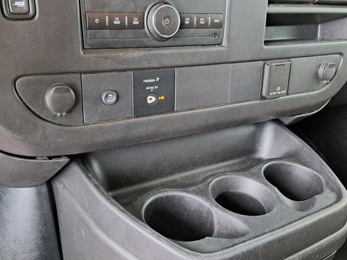 Used 2017 Chevrolet Express 2500 RWD image 17