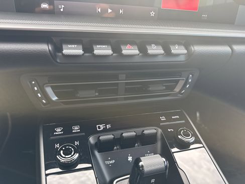 Used 2023 Porsche 911 Carrera image 16