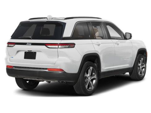 Used 2022 Jeep Grand Cherokee Trailhawk AWD/4WD image 2