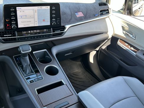 Used 2023 Toyota Sienna XLE w/ XLE Plus Package image 18