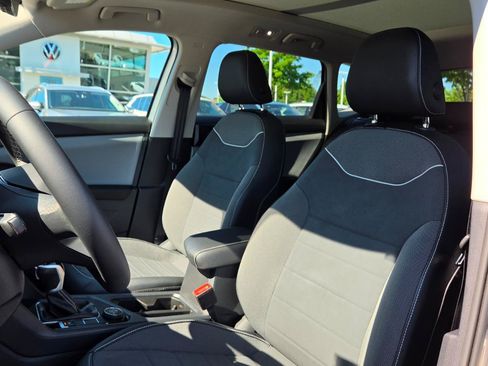 Certified 2023 Volkswagen Taos SE w/ Panoramic Sunroof Package AWD/4WD image 25