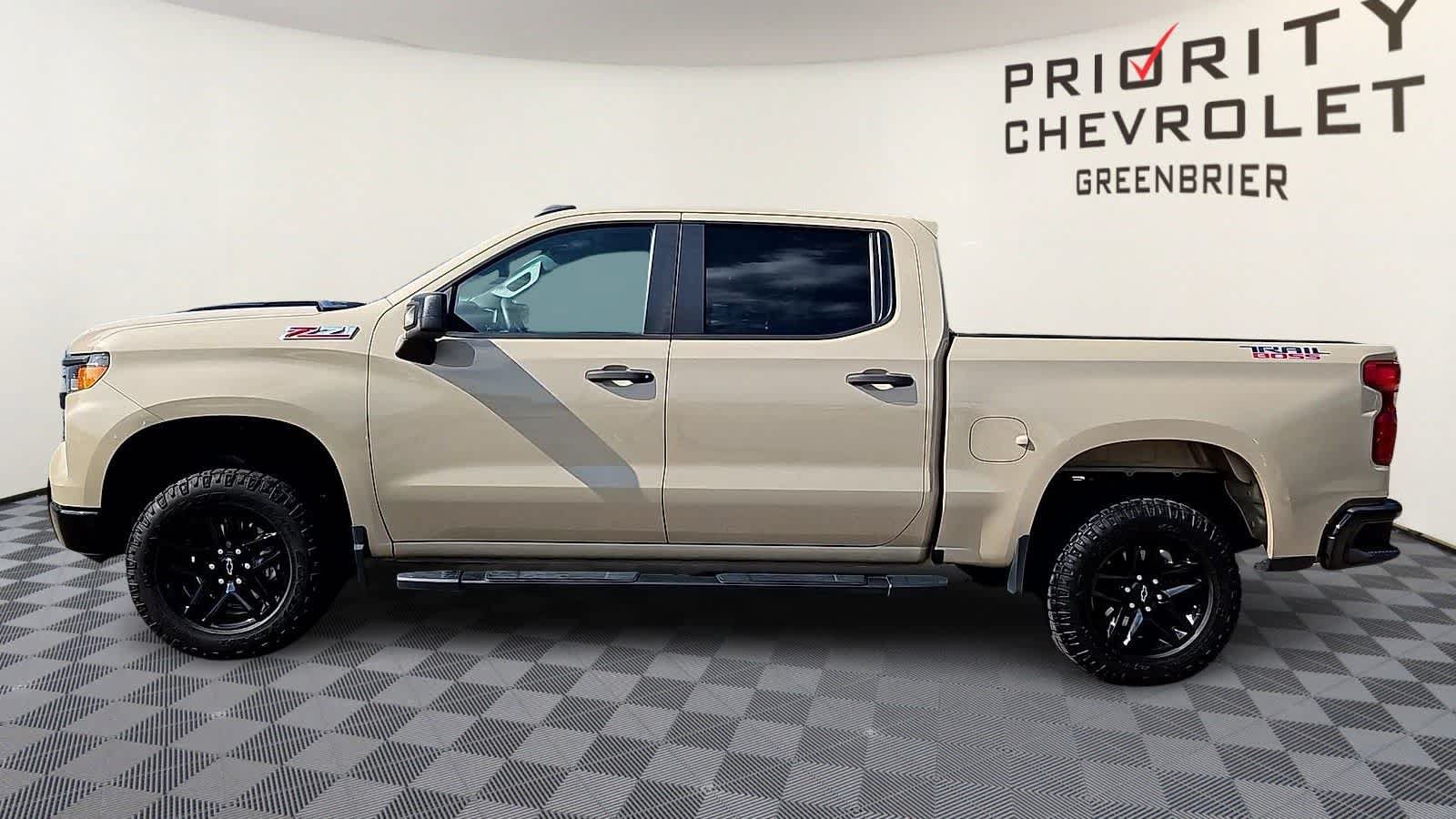 Used 2022 Chevrolet Silverado 1500 Custom Trail Boss AWD/4WD image 5