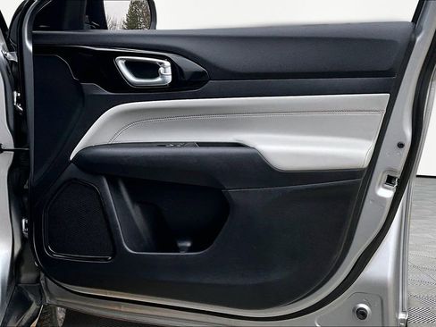 Used 2022 Jeep Compass Limited image 24