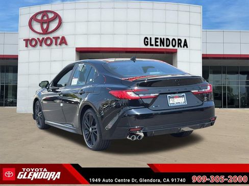 New 2026 Toyota Camry Hybrid FWD image 8