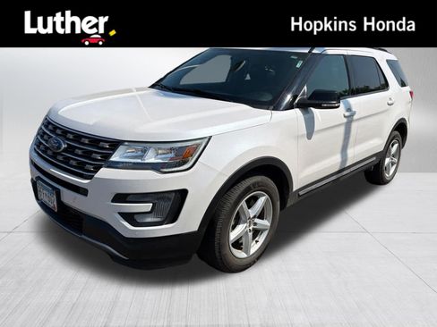 Used 2017 Ford Explorer XLT w/ Equipment Group 202A AWD/4WD image 1