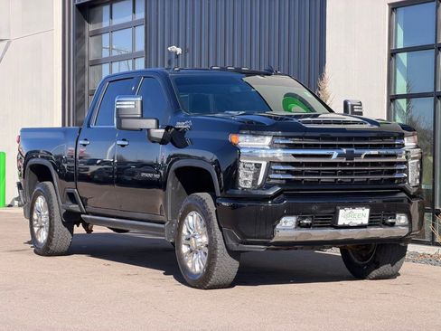 Used 2022 Chevrolet Silverado 2500 High Country w/ Safety Package II image 4