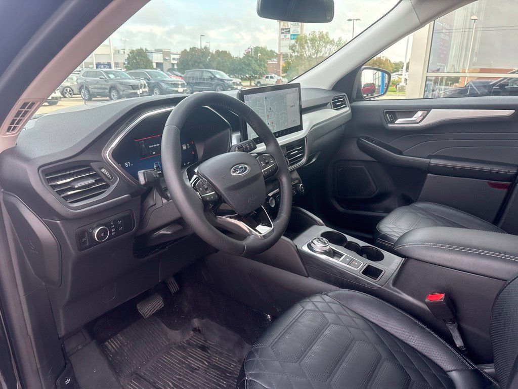 Used 2024 Ford Escape Platinum w/ Premium Technology Package AWD/4WD image 11