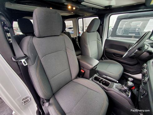 Used 2025 Jeep Wrangler Sahara image 2