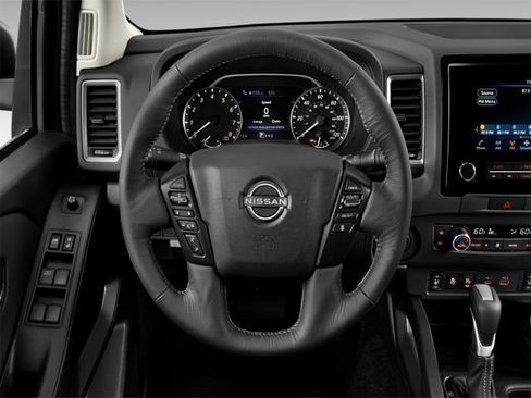 Used 2023 Nissan Frontier SV w/ Tow Package AWD/4WD image 8