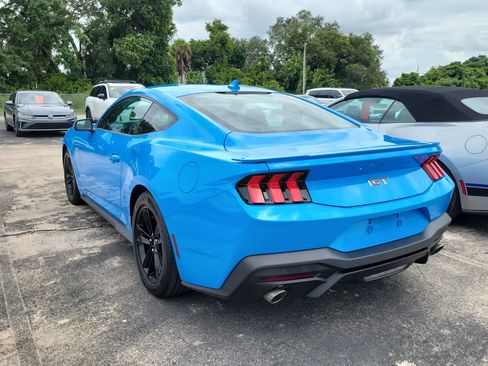 Used 2025 Ford Mustang GT RWD image 4